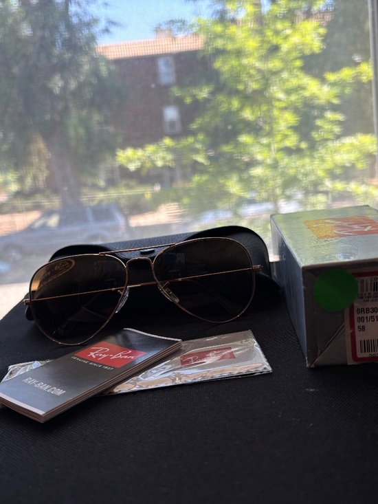 Ray-Ban Aviator Large Metal sunglasses (RB3025) Gold frame/light brown lenses main image 5